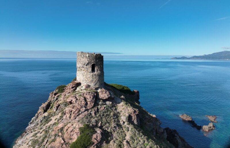 Columbargia rinasce: dopo 18 mesi la torre sul mare torna al suo antico splendore